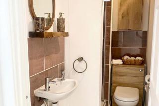 Central Tenby 3 Bed Apt Sleeps 6 to 8 Dog Friendly - 1