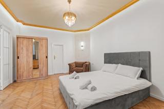 Golden Crown Suite - 9