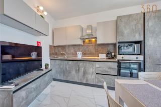 Beautiful seafront Suites with comfy beds, AC & WIFI by 360 Estates - St Paul's Bay - 7