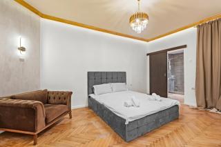 Golden Crown Suite - 8