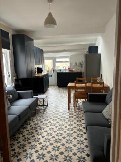 4 Bed house, close to City and Beach - Swansea - 2