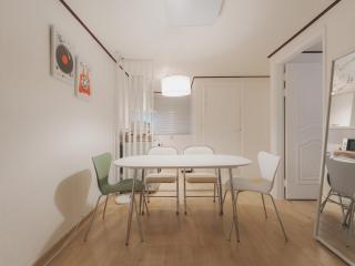 Stylish Seongsu Apartment with Hot Spot Vibes, accommodates 6 people with 3 beds - 0