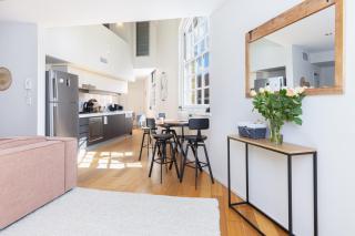 2-Bedroom Loft near CBD & River with Pool and Free Parking - 7
