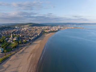 Modernised House near City Centre & Beach - Snooker Table, Fast Wifi, Parking & More! - Swansea - 1