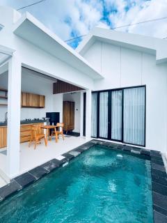 Puri Buduk Villa - 0