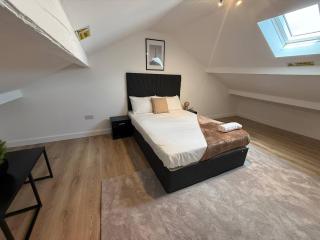 Stylish 3BR 18mins to Peak District,Free, Parking Wifi,Netflix ,Sky Sports - 6