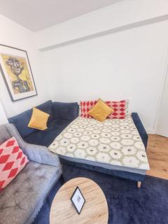 Cozy 3-bedroom flat with FREE WiFi and Private Balcony near Finsbury Park , Manor House , Highbury , Islington - Londra - 9