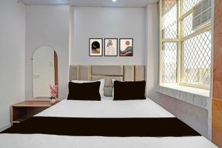 HOTEL O SMALL TOWN - New Delhi - 7