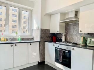Cozy 3-bedroom flat with FREE WiFi and Private Balcony near Finsbury Park , Manor House , Highbury , Islington - Londra - 4