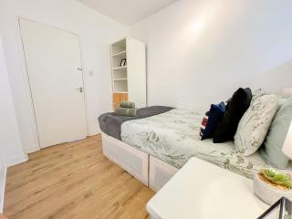 Cozy 3-bedroom flat with FREE WiFi and Private Balcony near Finsbury Park , Manor House , Highbury , Islington - Londra - 2