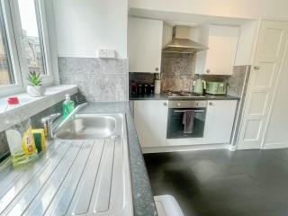 Cozy 3-bedroom flat with FREE WiFi and Private Balcony near Finsbury Park , Manor House , Highbury , Islington - Londra - 1
