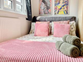 Cozy 3-bedroom flat with FREE WiFi and Private Balcony near Finsbury Park , Manor House , Highbury , Islington - Londres - 2