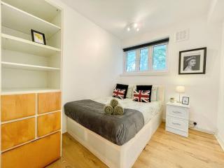 3-Bedroom with Private Balcony - Modern flat near Finsbury Park, Manor House & Emirates Stadium by Staylio London - 1