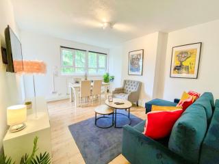 Cozy 3-bedroom flat with FREE WiFi and Private Balcony near Finsbury Park , Manor House , Highbury , Islington - Londra - 0