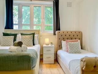 3-Bedroom with Private Balcony - Modern flat near Finsbury Park, Manor House & Emirates Stadium by Staylio London - 3