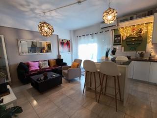 Artsy Family Nest - 1BR Apartment with Balcony in Central Nea Kallikrateia - 5