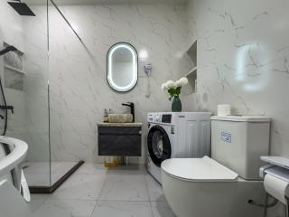 Deluxe Rooms and Apartments Near Metro - 1