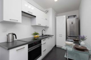 Stylowy Apartament w Warszawie Sypialnia & Parking w Garażu by Noclegi Renters - 8