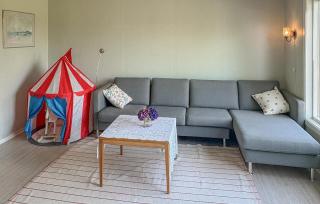 Three Bedroom Cozy Home In Flekkerøy - Mebø - 8