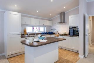 Marina Retreats Lodge - Church Minshull - 6