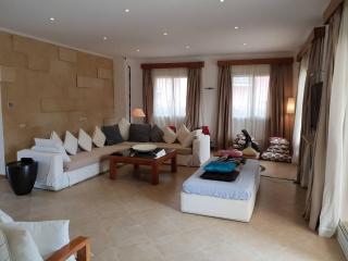 Stylish 3 bedroom villa in a beachfront hotel - 0