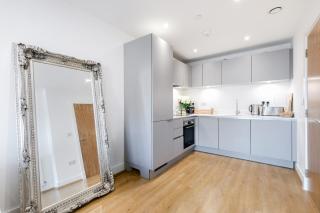 Amazing apartment in Surrey - On street Parking - Whyteleafe - 4