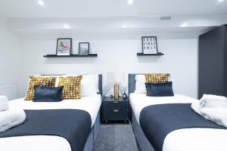 Sunrise Haven Sleeps 7 with Parking - 2