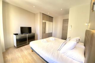 Stylish 2 Bed Apartment 1 Min to Palais & Beach - 7