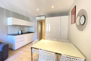 Stylish 2 Bed Apartment 1 Min to Palais & Beach - 1