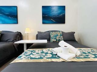 Budget-friendly Newport City condo across NAIA Terminal 3 with 400mbps WIFI and free 4K Netflix access - 3