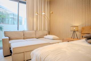 Luxurious studio apartment with private garden - Sharjah - 7