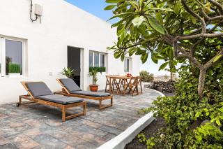 Home2Book Cozy Terrace House with Volcano Views - 0