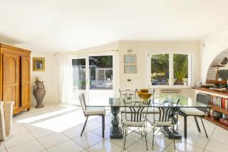 Luxury Seaside Villa Near Cagliari - 2