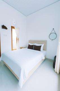 Puri Indah Inn Guest House - 3
