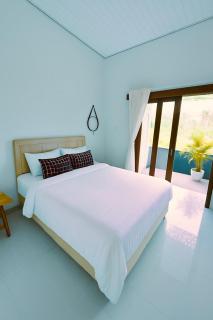 Puri Indah Inn Guest House - 4
