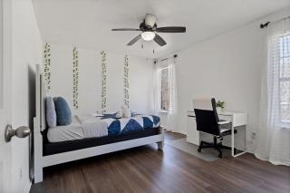 Pool House, 4BR, 2 Family Rooms, Dining Room, Garage! - 6