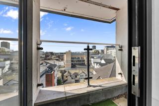 Central Cardiff Penthouse - Private Rooftop - Cardiff - 3