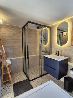 Vacation Unit - Private Terrace, Steps from Sea - 9