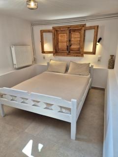 Vacation Unit - Private Terrace, Steps from Sea - Isthmia - 5