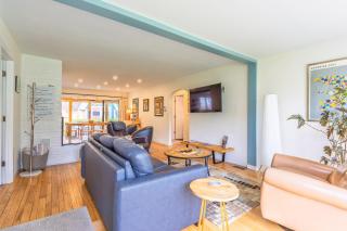 Experience lakeside tranquility at The 9 - Douglas - 7