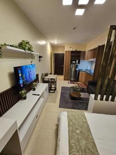 Modern Studio in Tower 3 - 6