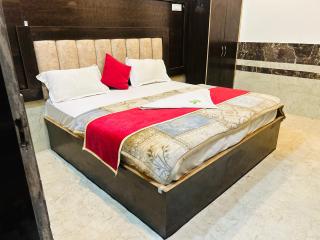 Luxury Palace Vrindavan - 8