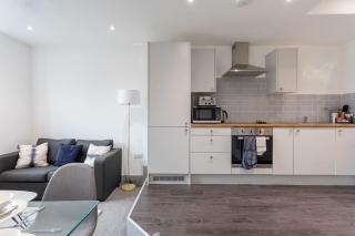 Modern & Bright 1 Bed Apartment Leeds - 9