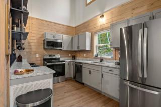 SMOKE SHOW NEW SEXY Cabin Adult Getaway - Sevierville - 5