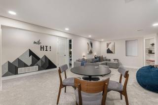 Mile Hi Basecamp Hot tub and Game Room - Denver - 9