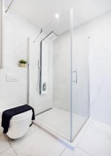 Luxe 2Bed 2Bath with Balcony & Views by NewYorkCafé - 3