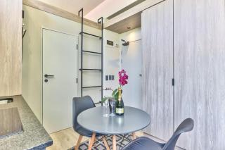 Modern, Sunfilled Urban Apt at The Harri w/views - Cape Town - 8