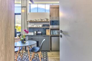 Modern, Sunfilled Urban Apt at The Harri w/views - Cape Town - 6