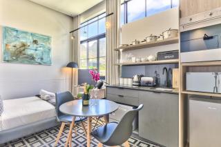 Modern, Sunfilled Urban Apt at The Harri w/views - Cape Town - 5