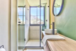 Modern, Sunfilled Urban Apt at The Harri w/views - Cape Town - 1